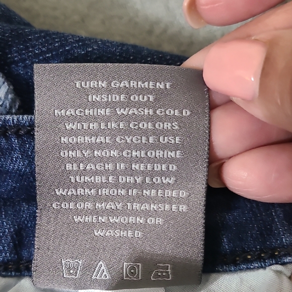 Torrid Women's Denim Blue Raw Hem Shorts - Size 20 - Picture 10 of 11